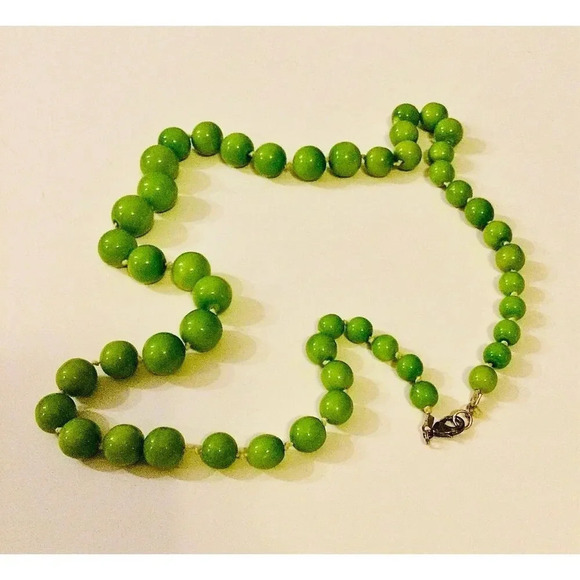 Vintage Womens Lime Green Long Single Strand Chunky Beaded Necklace Jewelry - Picture 4 of 8
